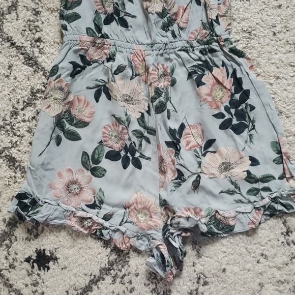 Light blue floral romper - Picture 3 of 3